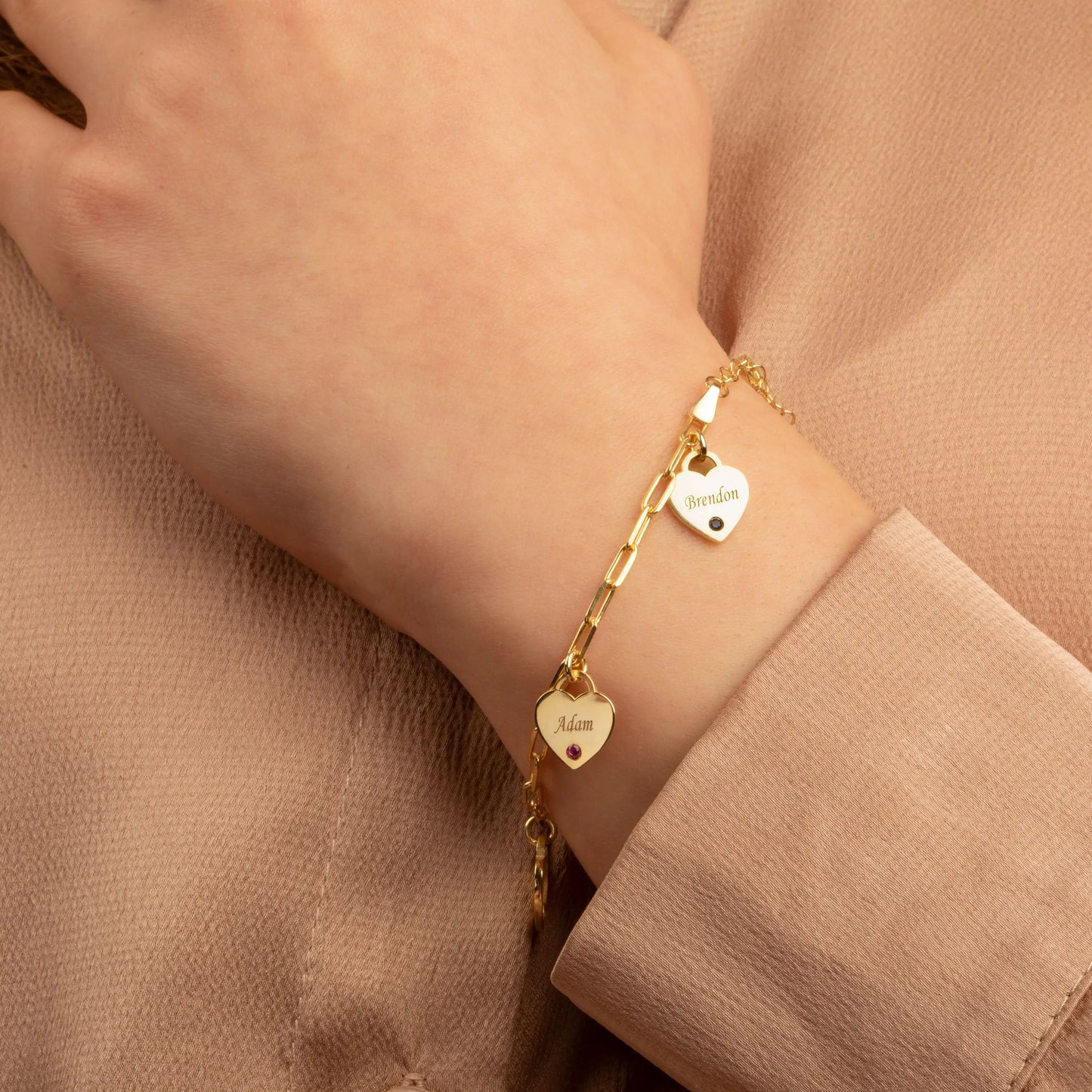 Personalisiertes Armband mit Herzen