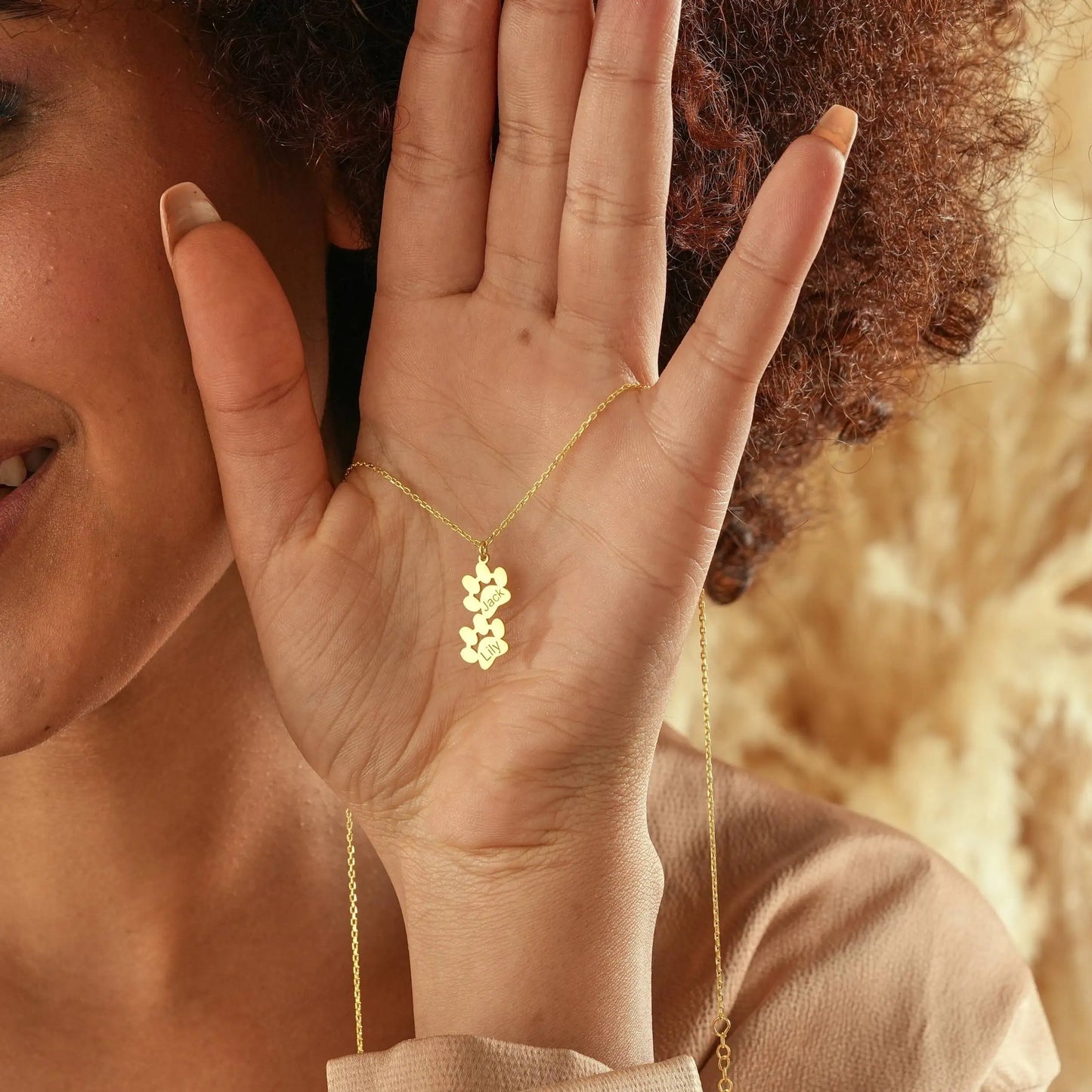 Halskette mit Pfoten und Namengravur