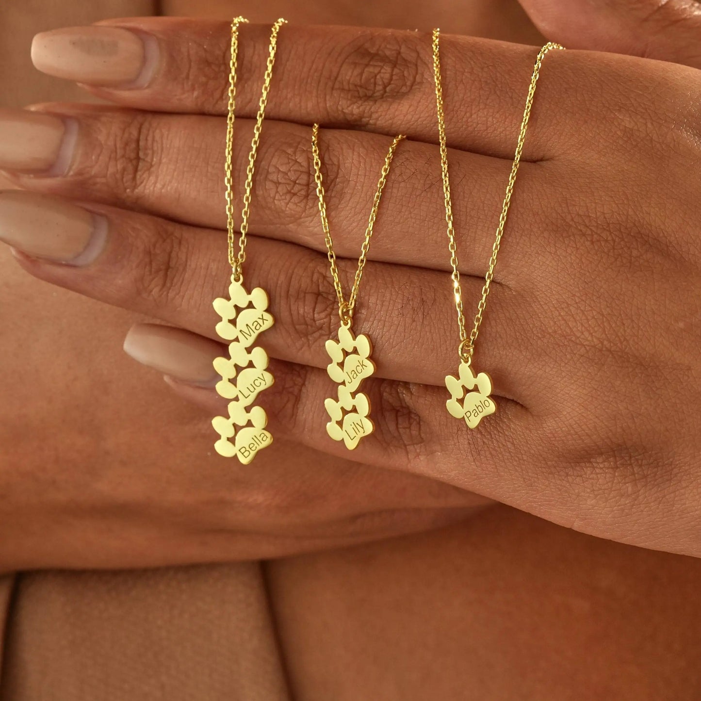 Halskette mit Pfoten und Namengravur